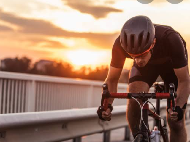 Bike, livros e escutar música.