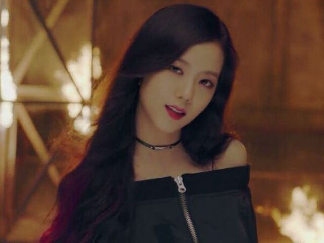 Jisoo em Playing with fire!