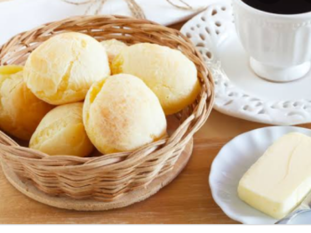 Pão de queijo 😋 com um cafezinho...tá ótimo