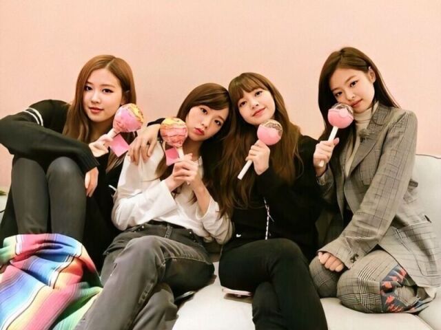 💖Qual é o M/V pelas roupas da Rosé e da Lisa do BLACKPINK?💖
