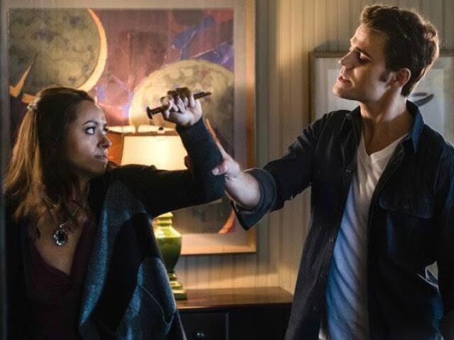 Porque Stefan matou o Enzo o amor da vida da bonnie mais ele estava de humanidade desligada