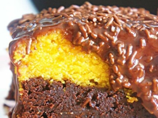 Bolo de cenoura com chocolate