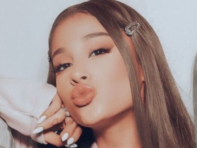 Escolha as imagens e te direi o que você seria da Ariana Grande