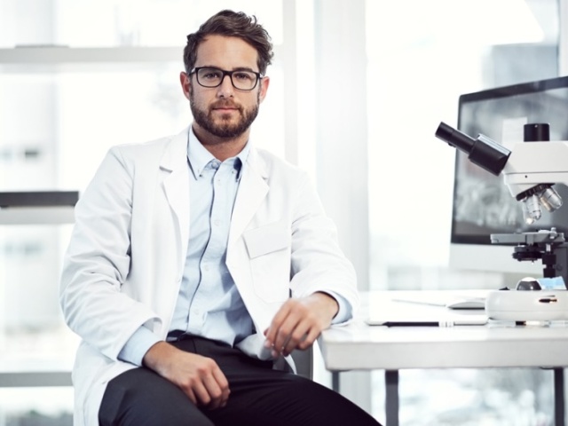 cientista! sempre quis ser um e ganharia 8 654 por mês! ai estudaria a lua!