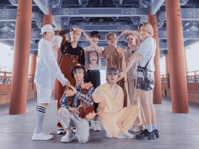Stray Kids vs Stray Kids