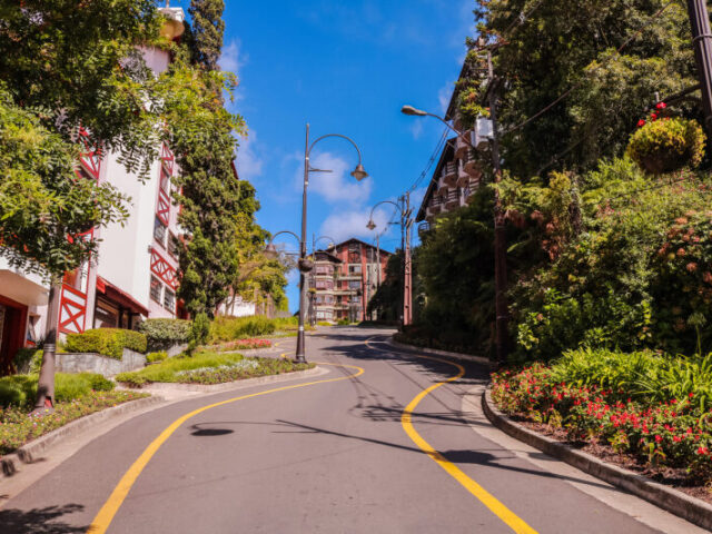 em uma rua qualquer