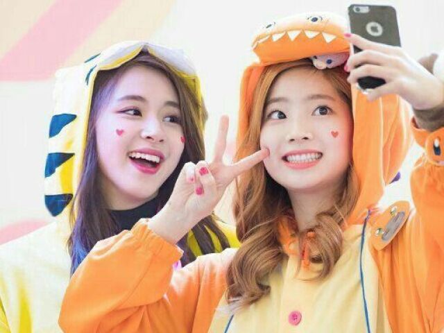 dahyoung (dahyun e chaeyoung/Twice)