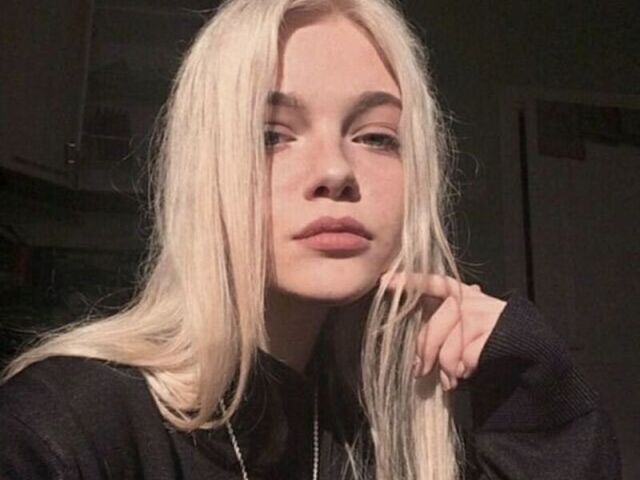 Ema 16 anos
Sad girl