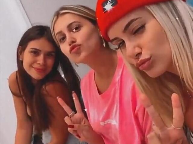 Ana, Carol e lais