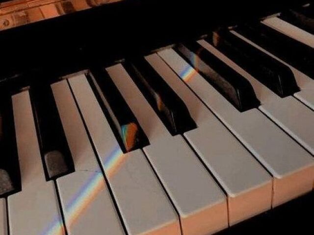 ✨ Aprender a tocar piano com Jimin. ✨