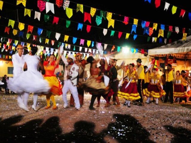 REALIZAR FESTAS À NOITE