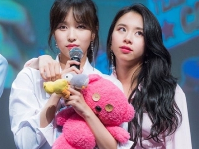 Michaeng (Mina e Chaeyoung/Twice)