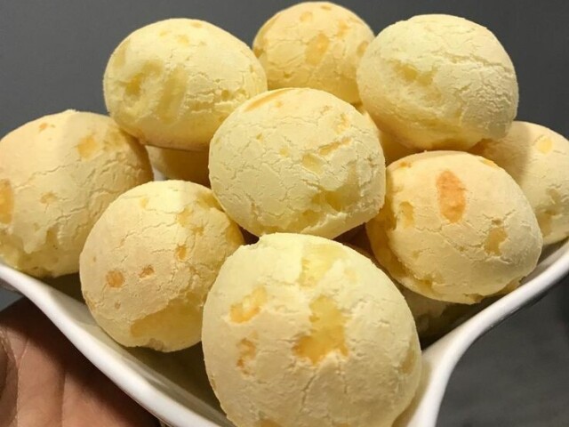 pão de queijo.