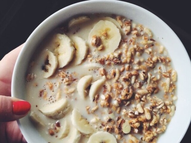 Iourgute, banana e granola