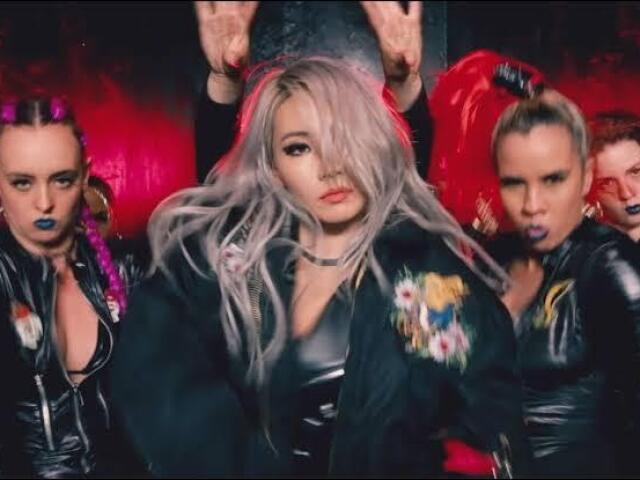 Hello Bitches》CL