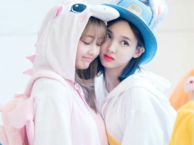 Nahyo (Nayeon e Jihyo/Twice)