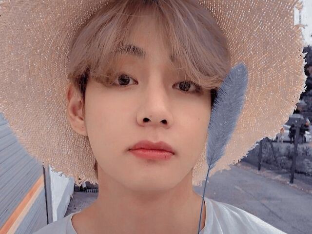 V (BTS) ✨