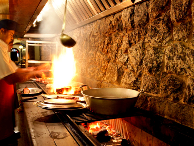 Nenhuma. O meu não terá Churrascaria.