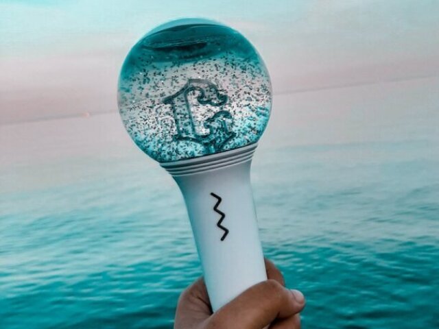Você sɑbe de quɑl grupo esse lightstick pertence?