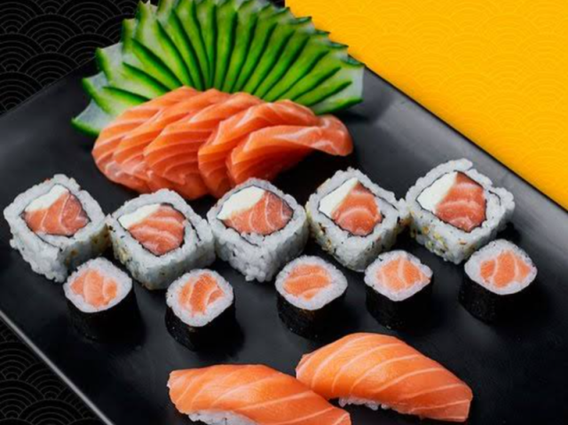 Sushi de salmão com molinho