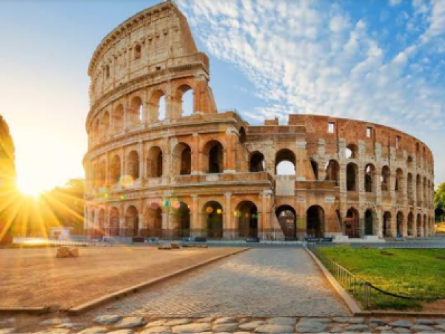 Roma; uma cidade antiga, uma relíquia histórica cheia de restaurantes incríveis além do Coliseu.