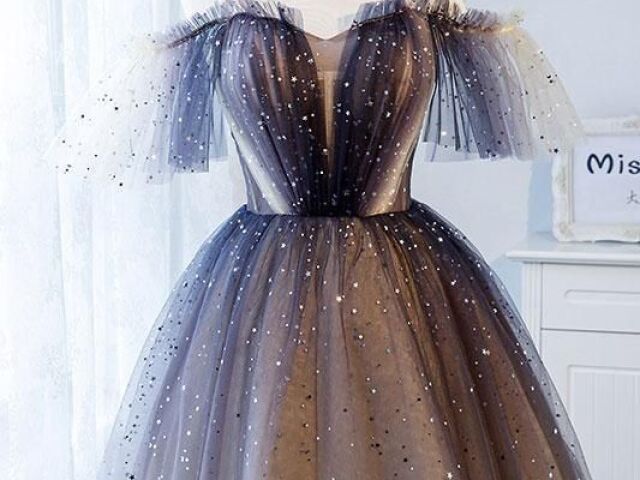 OBS:ESSE VESTIDO E PEQUENO VAI ATÉ O JOELHO