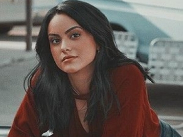 Nome: Bela Sousa
Idade: 20 anos
Pronomes: Ela/dela Ele/dele
Sexualidade: Bisexual
Nacionalidade: Brasileira e Canadiana
Aparência: Camila Mendes