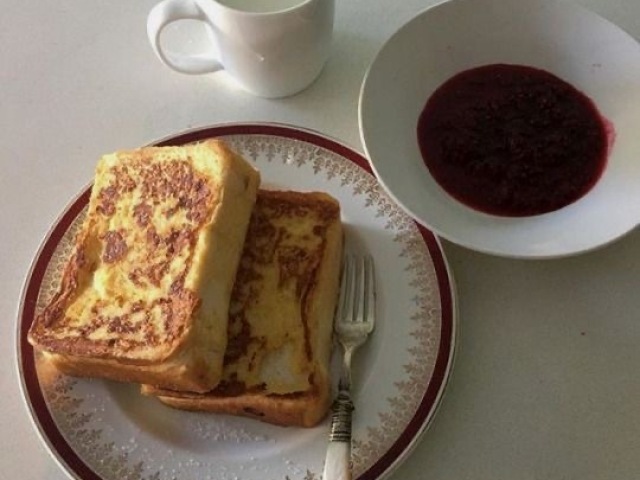 Café com torradas