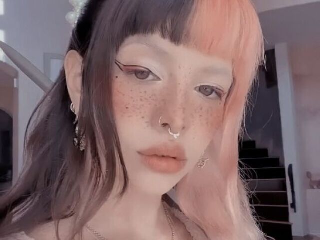 Veja mais sobre a Melanie!