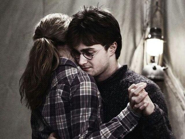 Harry e Hermione dançando