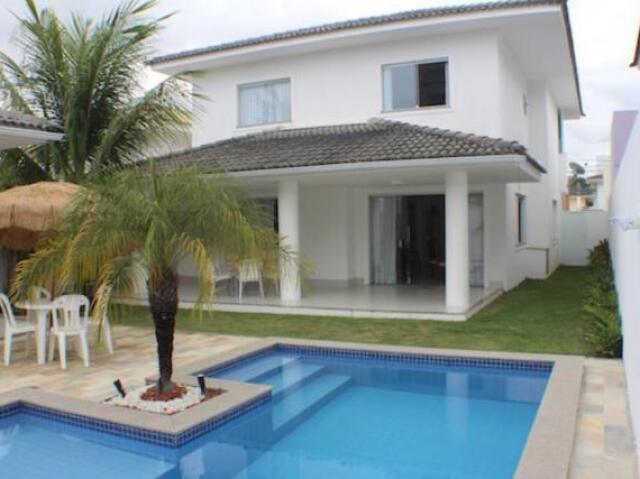 Casa simples com piscina?