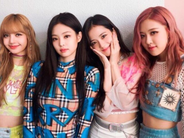 Escolha suas roupas se você fosse uma idol