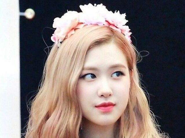 다시 캄캄한 이곳에 light up the sky
네 두 눈을 보며, I'll kiss you goodbye
실컷 비웃어라 꼴 좋으니까
이제 너희 하나, 둘, 셋
(Rosé)