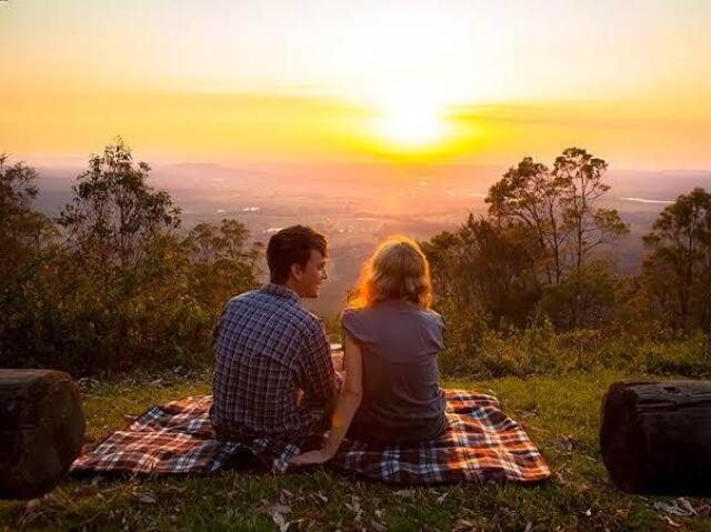 Piquenique ao pôr do sol