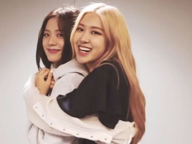 CHAESOO
ROSÉ E KIM JISOO