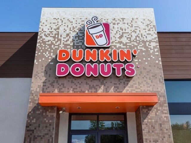 Algum lugar de comida
Ex: Dunkin