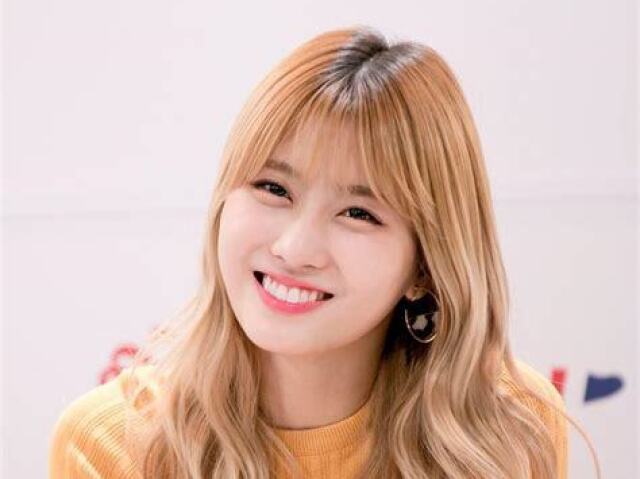 Momo . TWICE