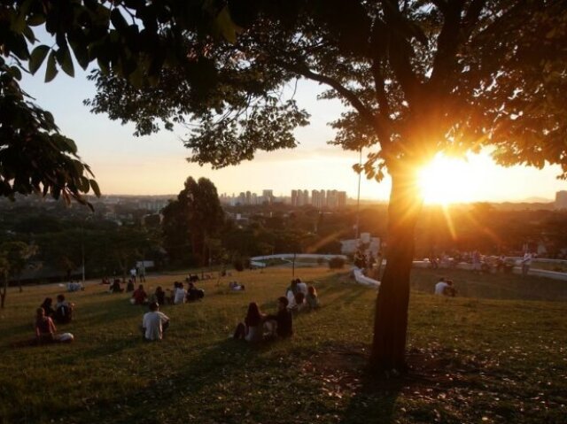 Ir ao parque ver o pôr do sol