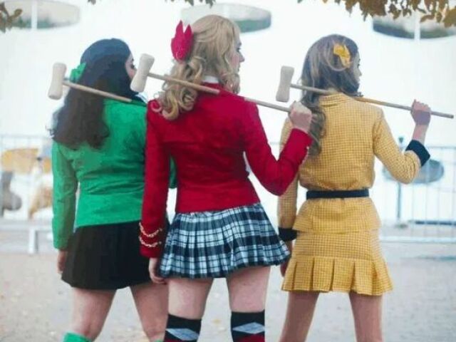 EU, IBOTIRA E OWENA FANTASIADAS DE HEATHERS THE MUSICAL