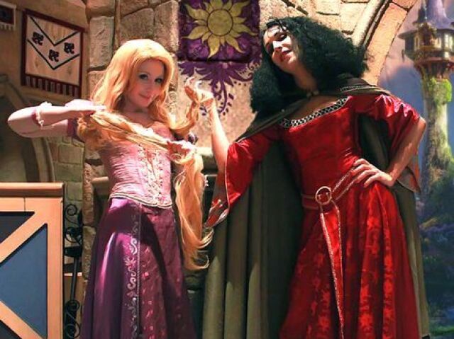 SOFIA E MAMÃE, DE RAPUNZEL E MAMÃE GOTHEL