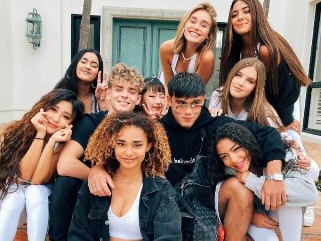 Qual é o integrante do Now United pela roupa?