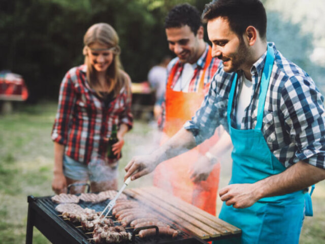 En una barbacoa con amigos