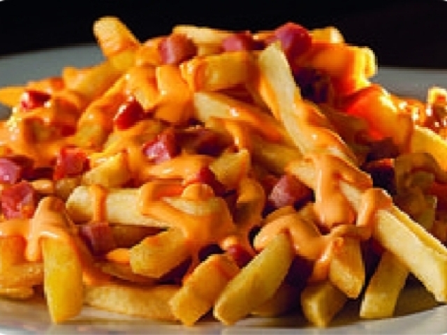 Batata frita com chedar e bacon