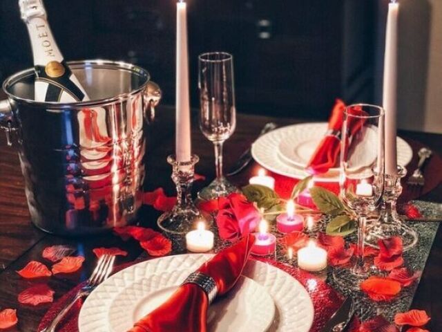 jantar a luz de velas em um restaurante chique