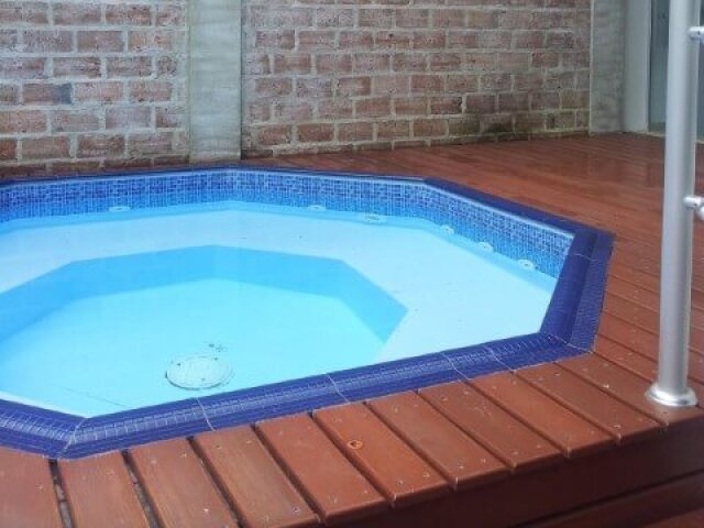 piscina de canto