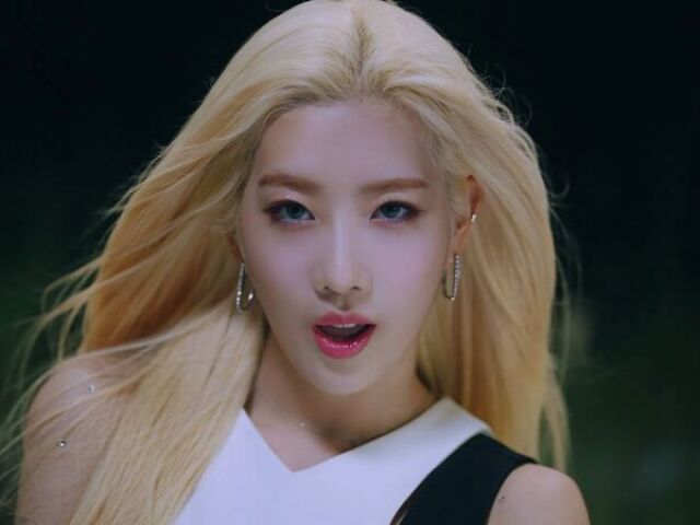 Kim Lip (Loona)