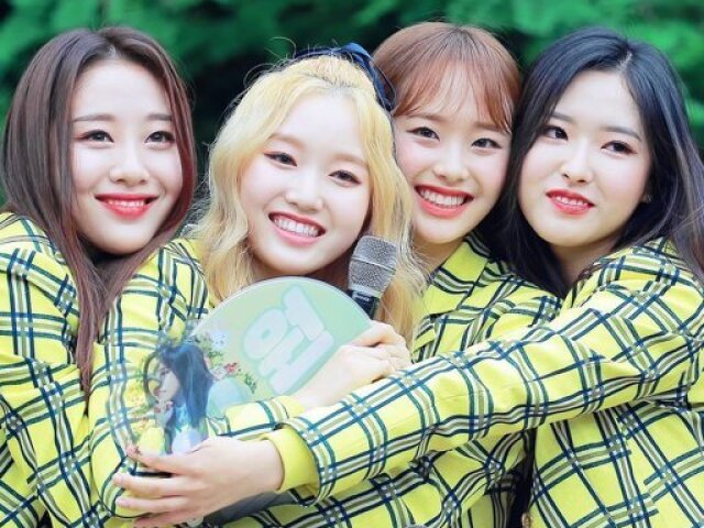 Yves / Chuu / Go Won / Olivia Hye