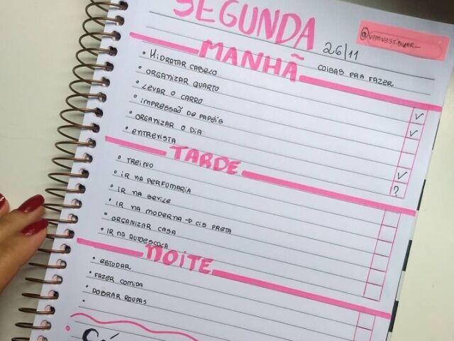 Estabeleço uma rotina para me organizar no horário e estudar de forma leve e descontraída.