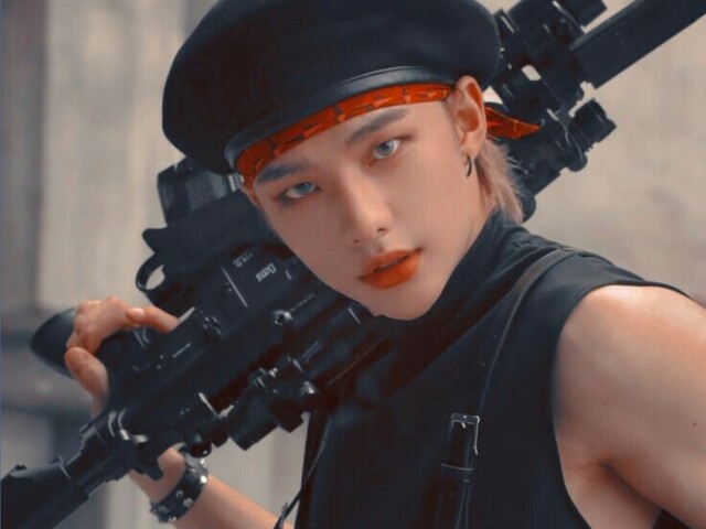 Ser algemada pelo Hyunjin.