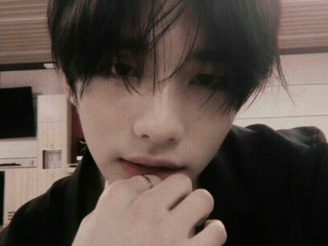 Implorar para o Hyunjin te fuder.